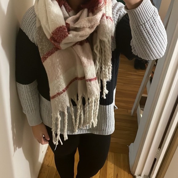 Women Scarf - Picture 4 of 4